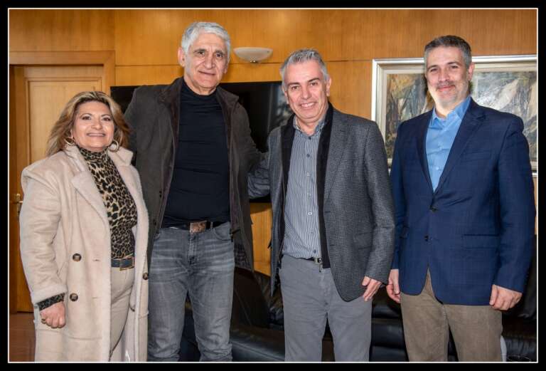 Ο θρύλος του μπάσκετ Παναγιώτης Γιαννάκης στο Δημαρχείο Νίκαιας