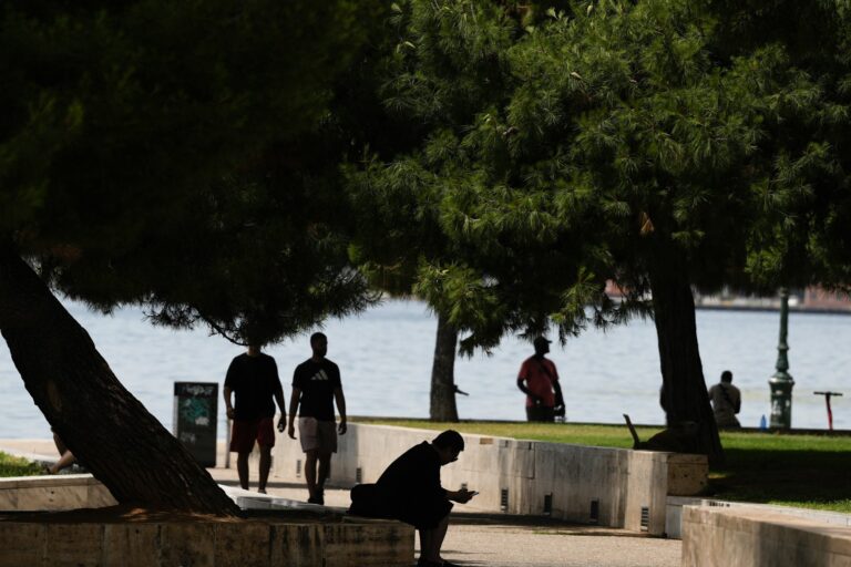 Νέα πρόγνωση για τον καύσωνα – Συστάσεις για εργαζόμενους και μαθητές