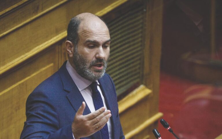 Η έντονη αντίδραση του Δημήτρη Μαρκόπουλου: Δεν αξίζουν τέτοιοι εκπρόσωποι σε ένα νησί σαν την Κύπρο μας. Σε ένα νησί που πριν 50 χρόνια βίωσε την διχοτόμηση, τον θάνατο και τον ξεριζωμό