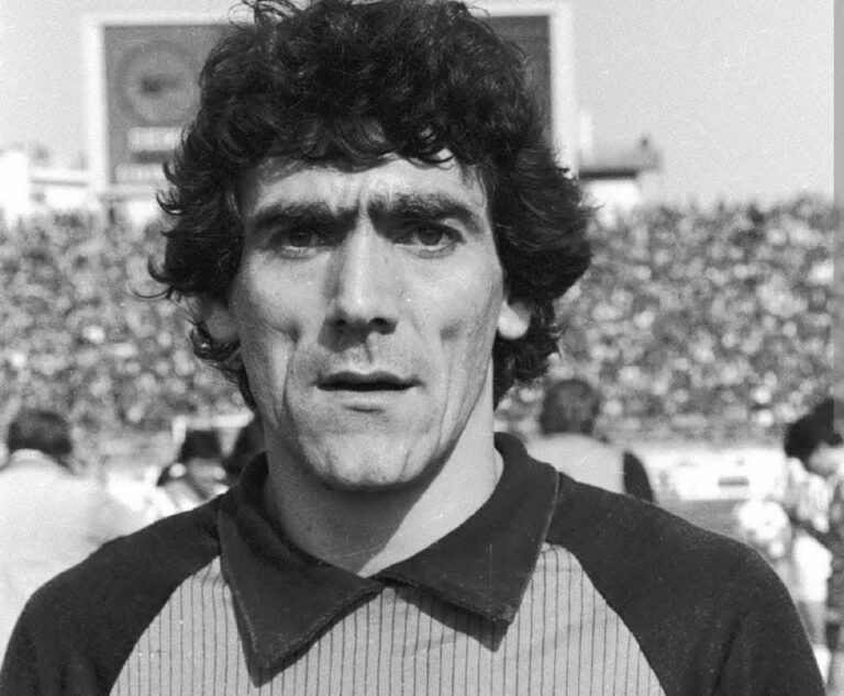 Το ελληνικό ποδόσφαιρο θρηνεί: Ο Νίκος Σαργκάνης άφησε την τελευταία του πνοή τα ξημερώματα της Κυριακής.